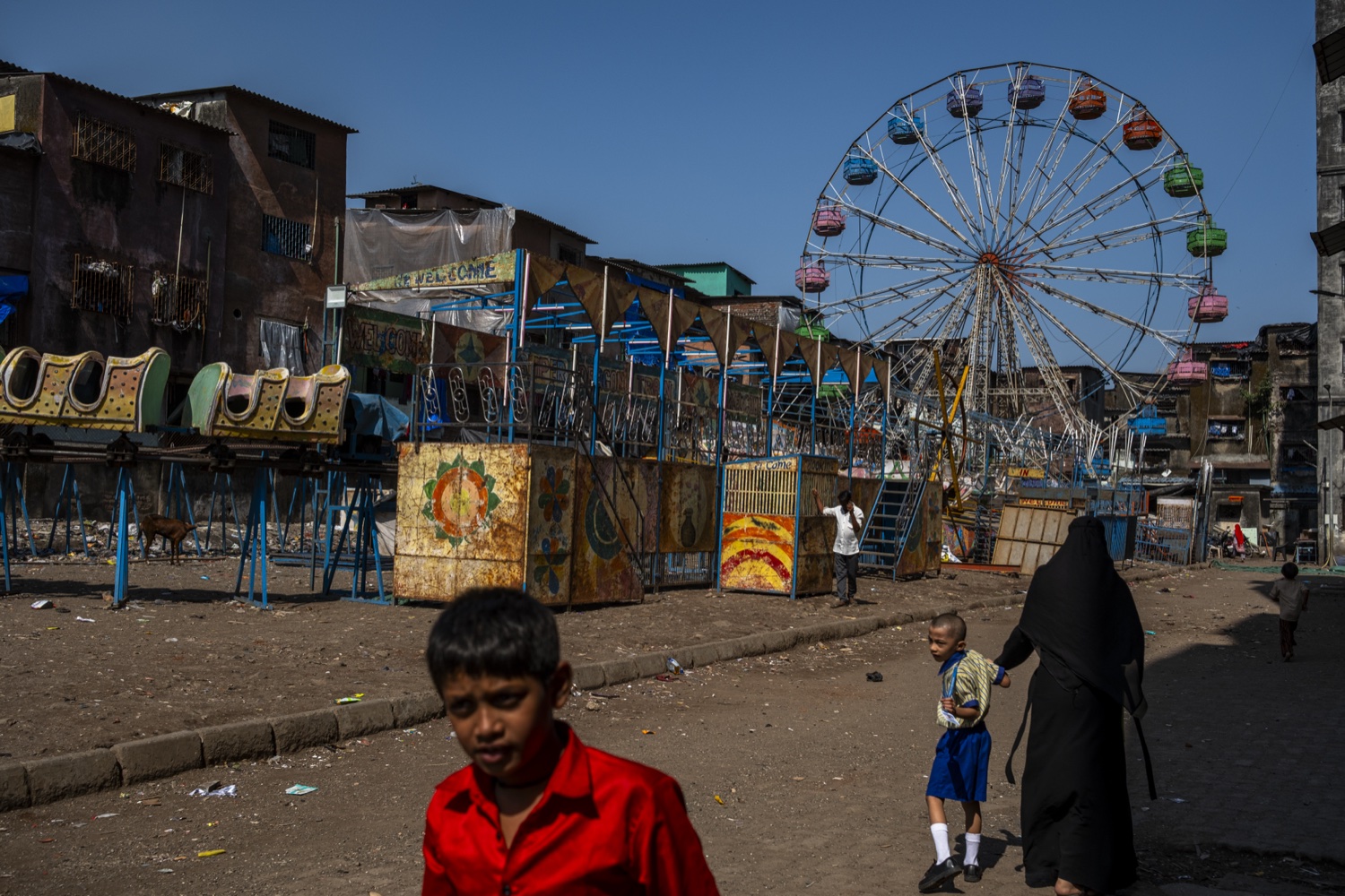 Ferris wheel and fairground, Mumbai